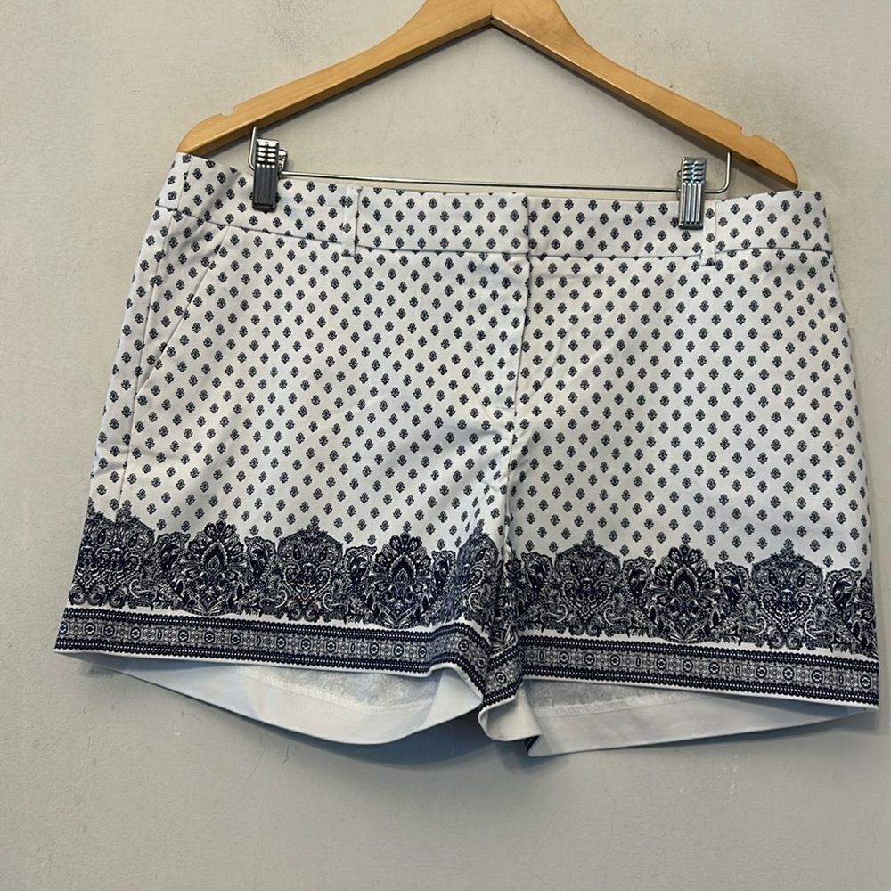 ARTISAN NY navy blue white patterned shorts Size 14 New